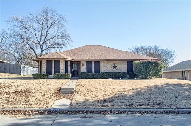1st image of 104 Crestwood Dr