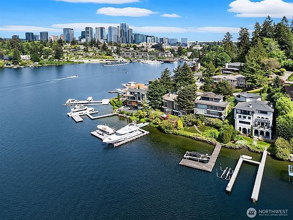 2nd image of 9205 SE Shoreland Drive