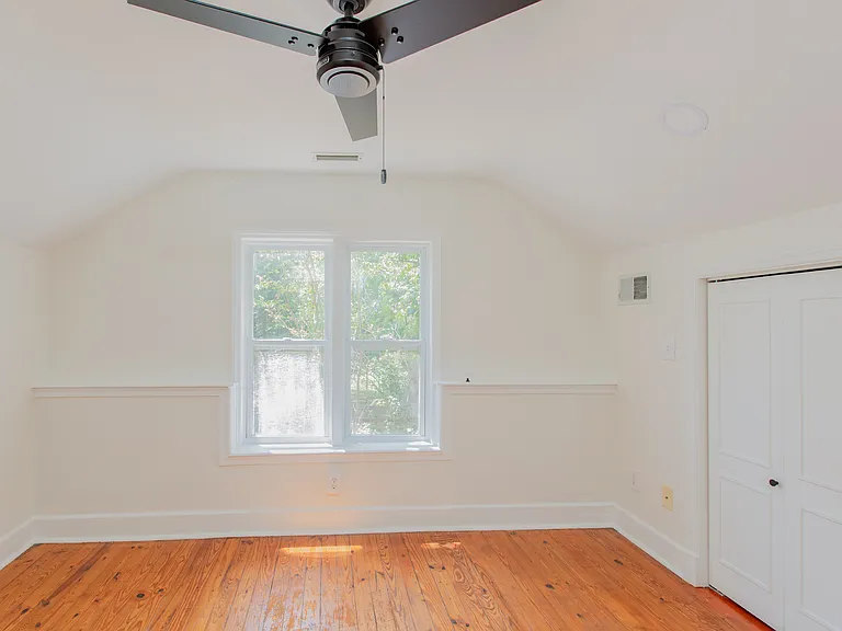 1291 Lockland Ter #B — Photo 14
