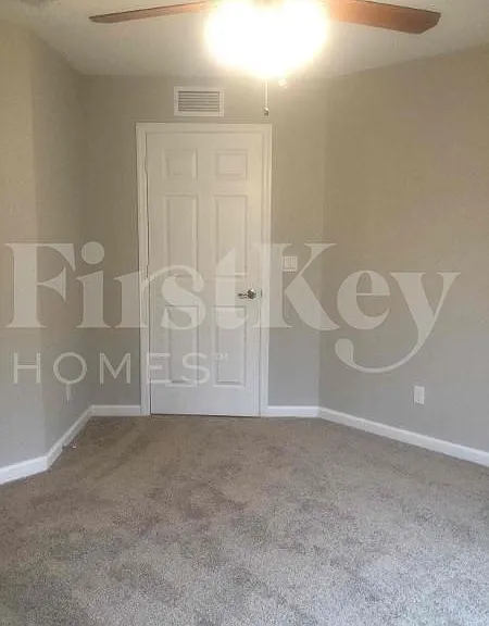 991 SW Dubois Ave — Photo 46