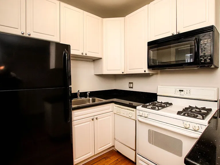 1623 W Grace St #25 — Photo 8