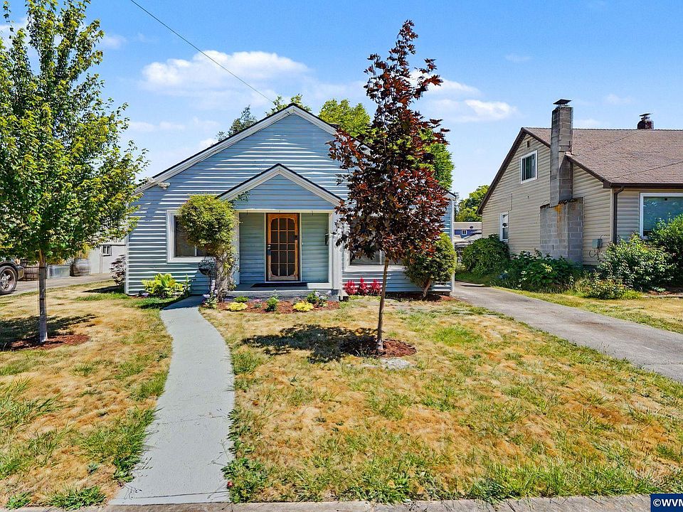 1st image of 204 24th St NE
