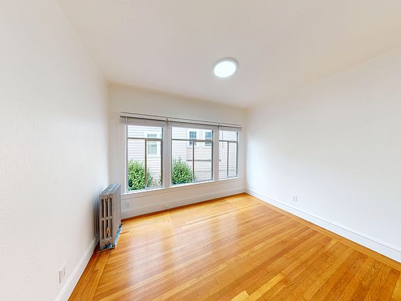 3rd image of 15 Alhambra St #27-103
