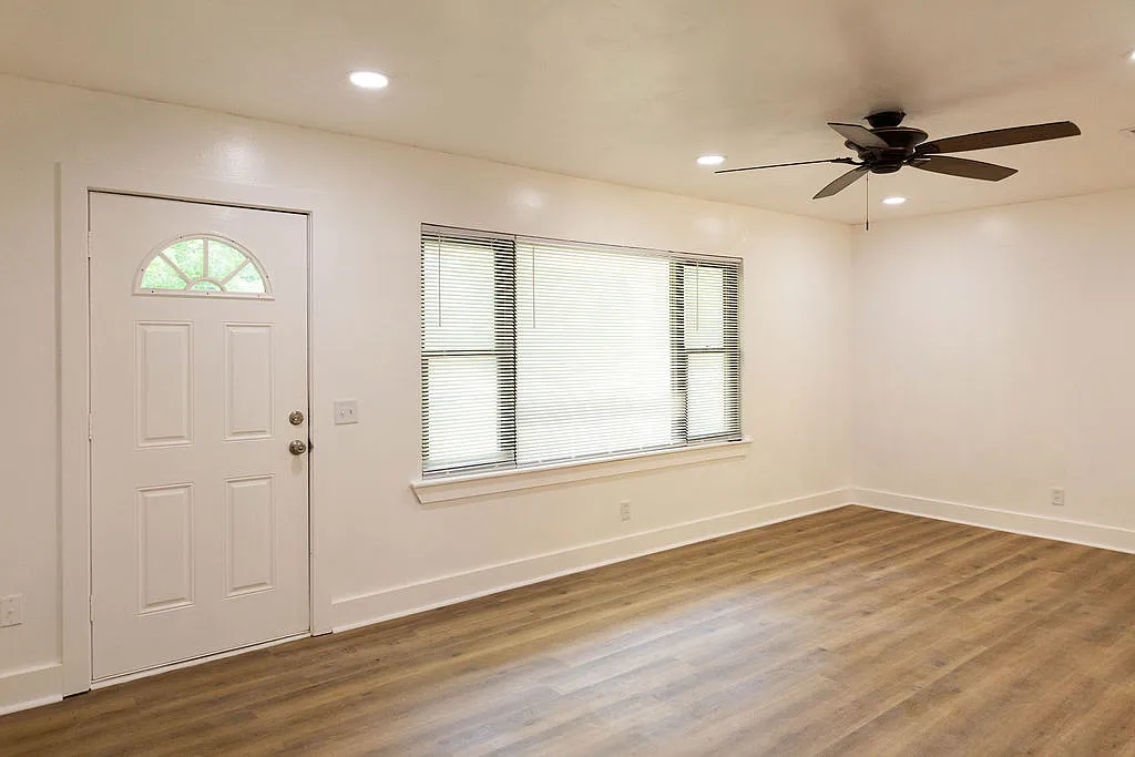 2321 Laverne Avenue - 1 — Photo 3