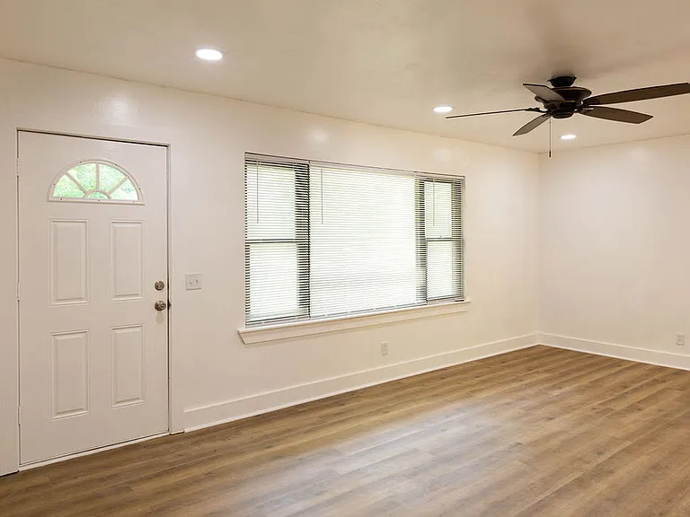 2321 S Laverne Ave — Photo 3