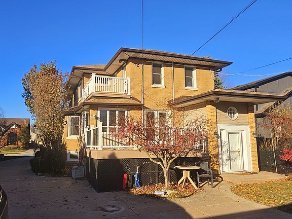 2nd image of 1106 N Grove Ave