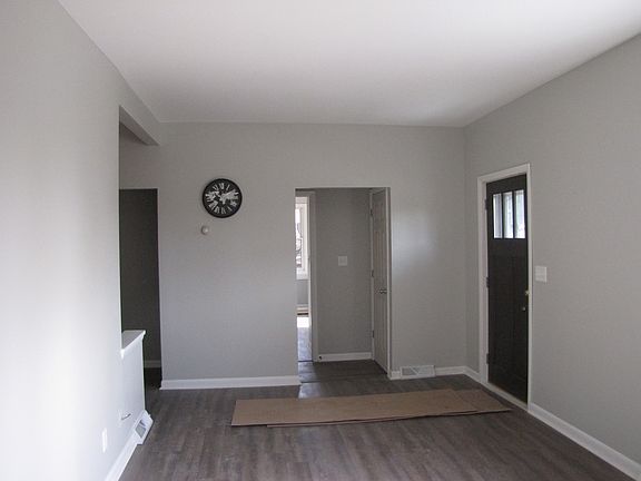 3rd image of 925 Meadow Ave