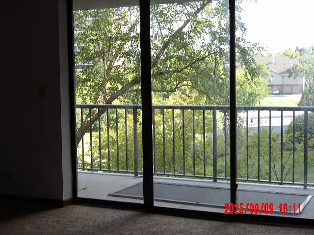 3 bed, 1.5 bath, 980 sqft, $1,895 — Photo 2