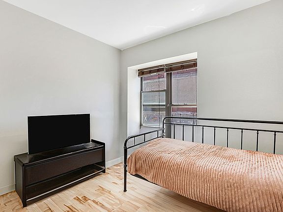 5th image of 2041 5th Ave APT 2F