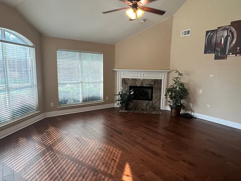 1216 Pleasant Oaks Dr — Photo 6