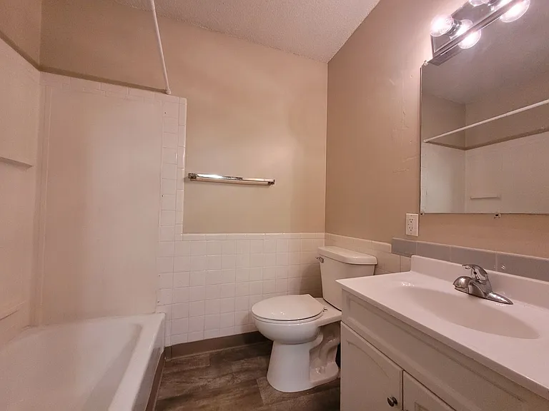 West Glen Apartments — Photo 36