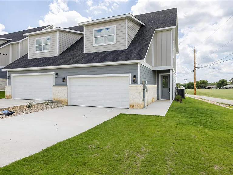 706 N Sycamore Dr — Photo 19