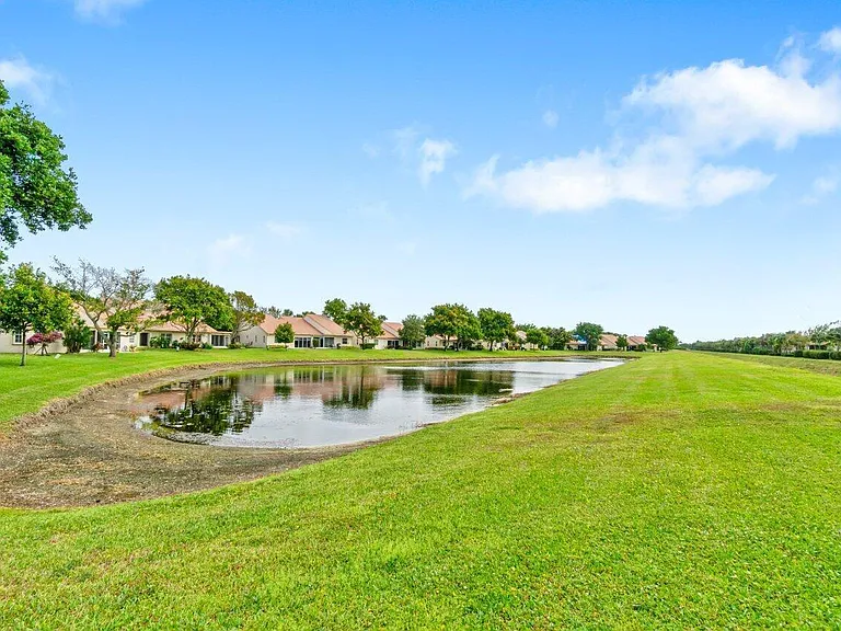 7916 Coral Pointe Dr — Photo 27