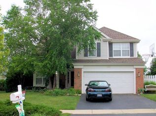 1523 Royal Oak Ln, Lake In The Hills, IL 60156