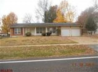 2658 Yaeger Rd, Saint Louis, MO 63129