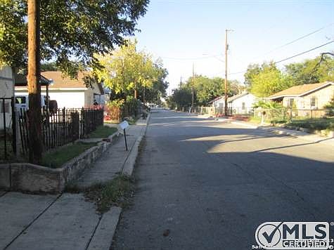 1st image of 641 Fleming St