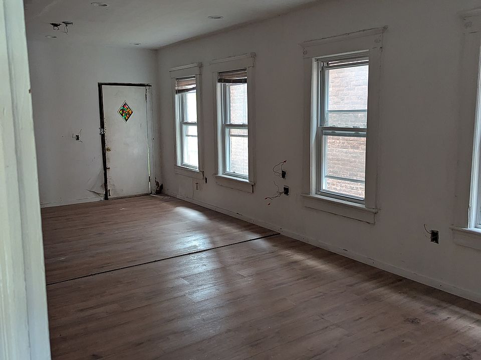 2nd image of 121 Wyoming St