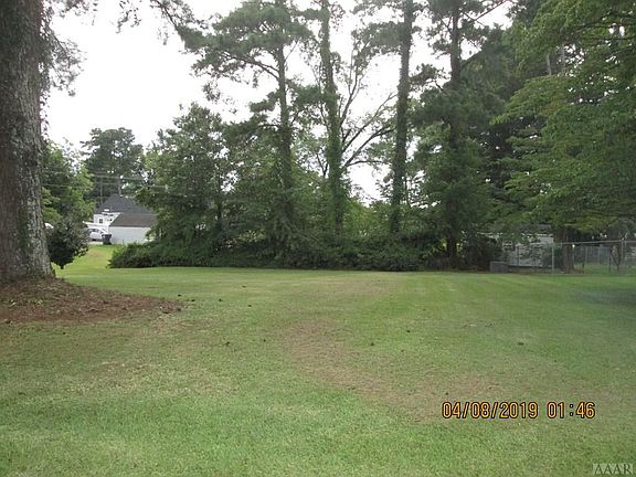 3rd image of 606 Gaston Dr