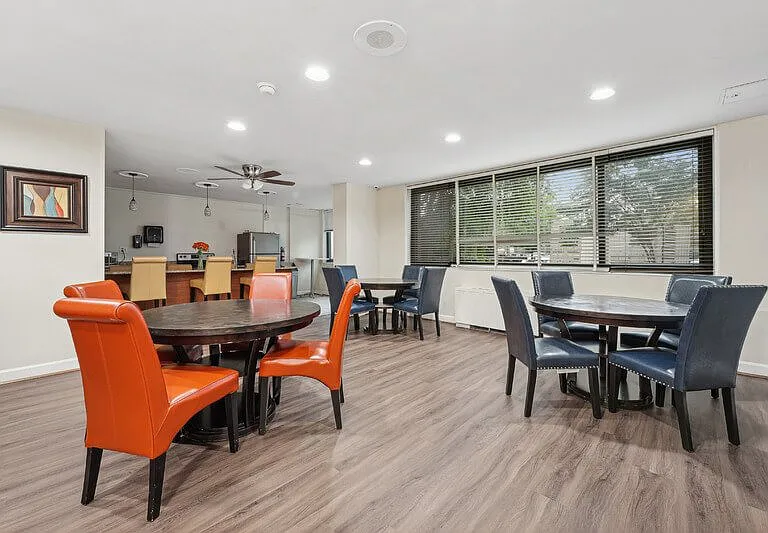 Ashlawn at Southern Towers — Photo 25