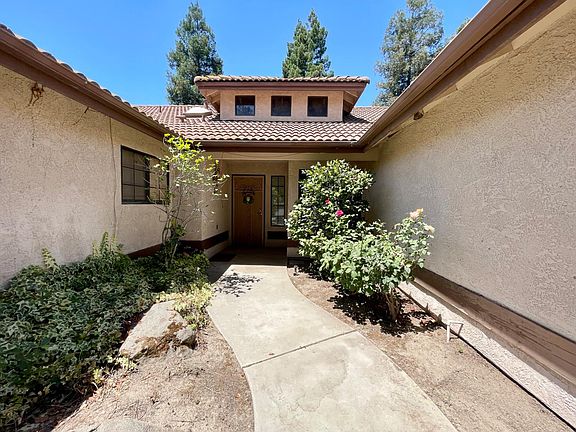 3rd image of 838 E Catalina Cir