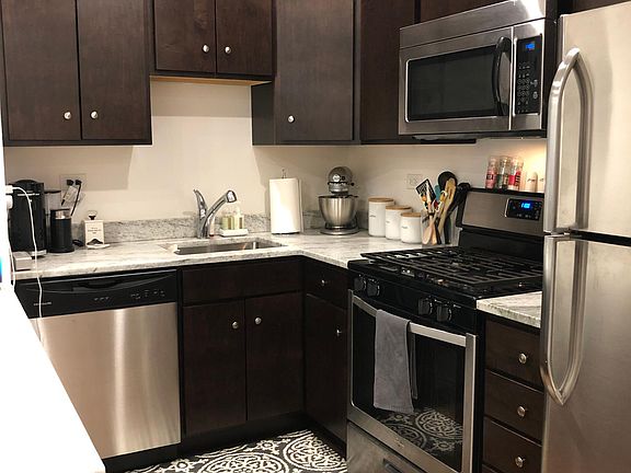 3rd image of 1649 N Wells St #1B