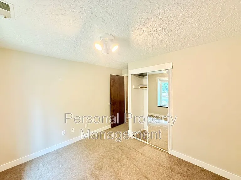 9411 NE Pinecreek St — Photo 11