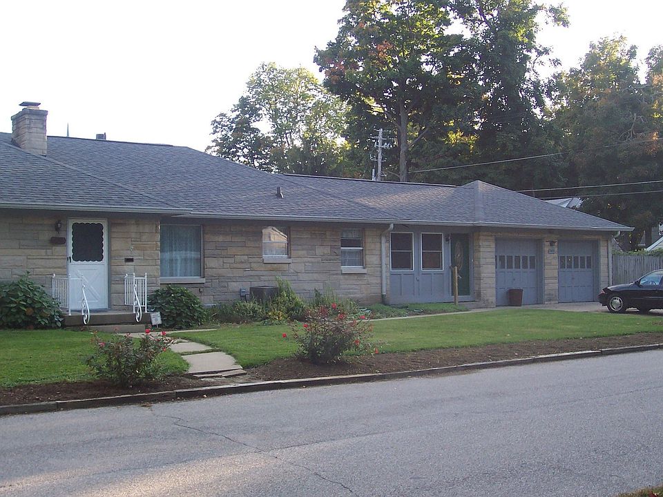 Front w/ 2 car garage