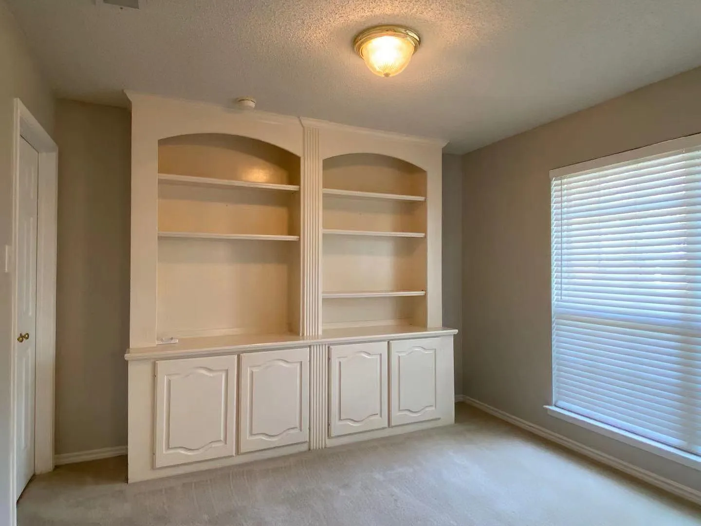 4 bed, 2240 sqft, $2,500 — Photo 4