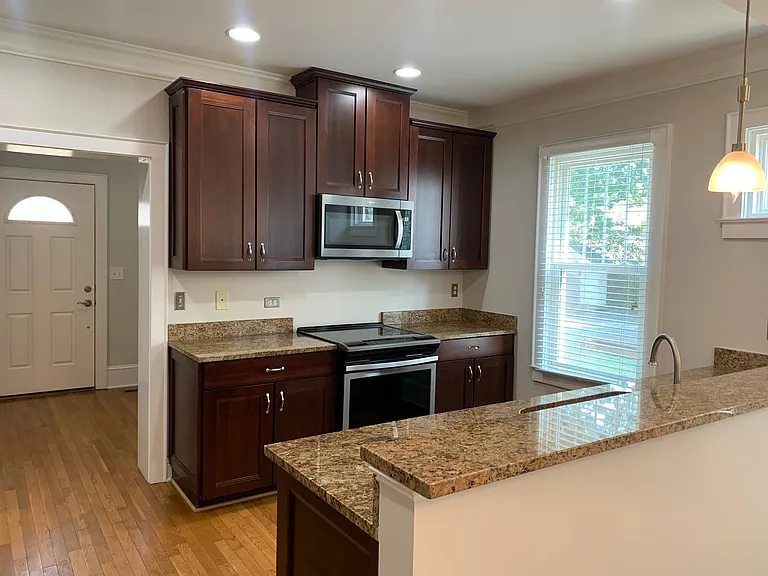 2125 Kirkwood Ave — Photo 7