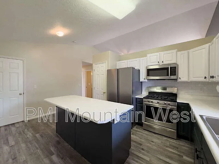 2419 W 1850 N — Photo 13