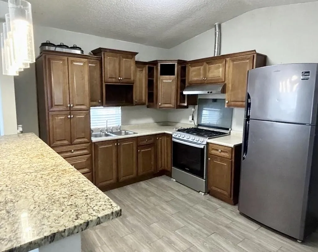 2 bed, 1.0 bath, 900 sqft, $1,450 — Photo 3