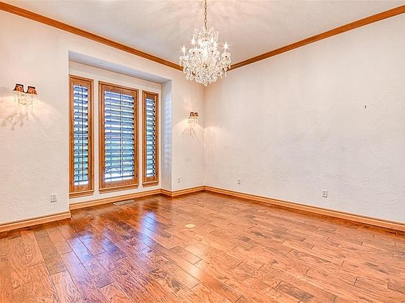 5th image of 316 Millbrook Dr