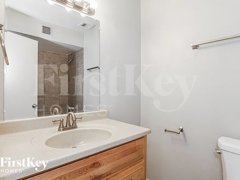 1918 E Watson Dr — Photo 15