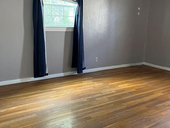 2nd image of 1110 E 42nd St
