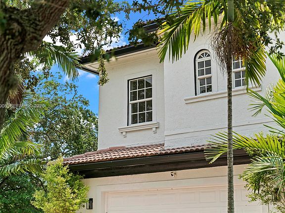 4th image of 3040 SW 44th Ct
