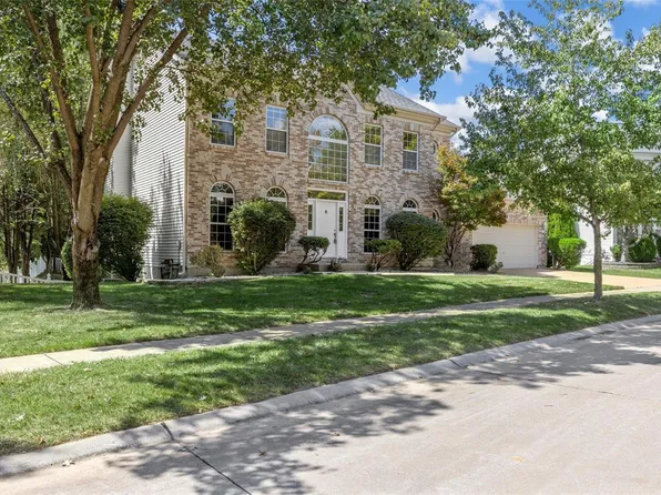 170 Woodcliffe Place Dr, Chesterfield, MO 63005