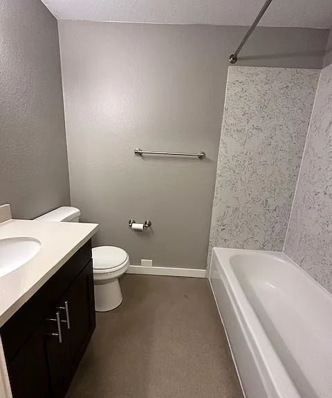 Emerald Place Apartments — Photo 12