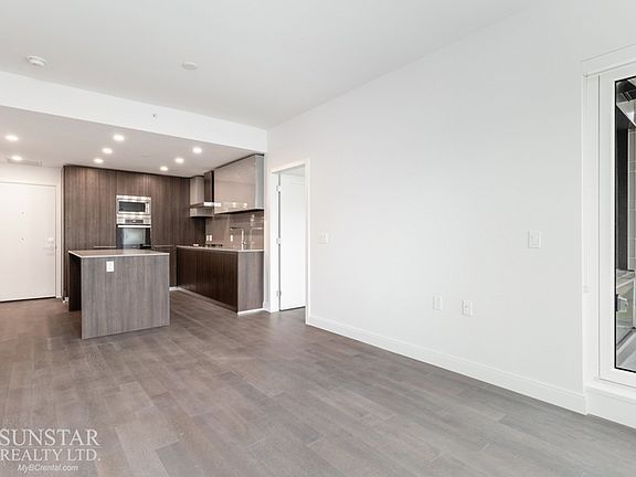5th image of 4932 Cambie St