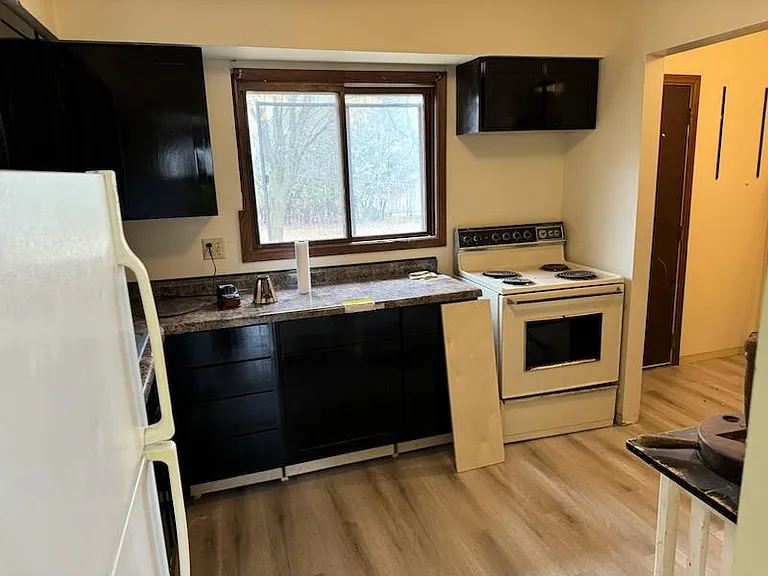 218 Section St — Photo 8