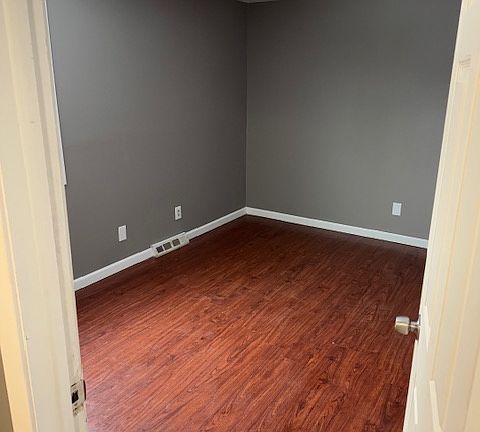 4th image of 229 Glenhaven Dr