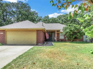 5545 Somerford Ln, Bryan, TX 77802