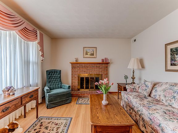 4th image of 314 Woodmere Dr