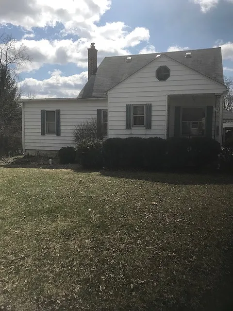 1943 Burns Ave photo 1