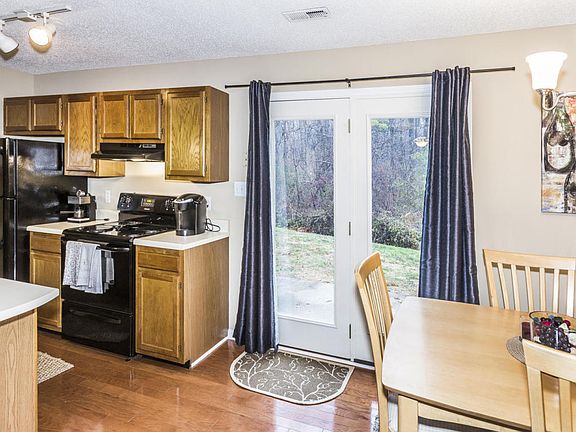 3rd image of 10511 Odin St