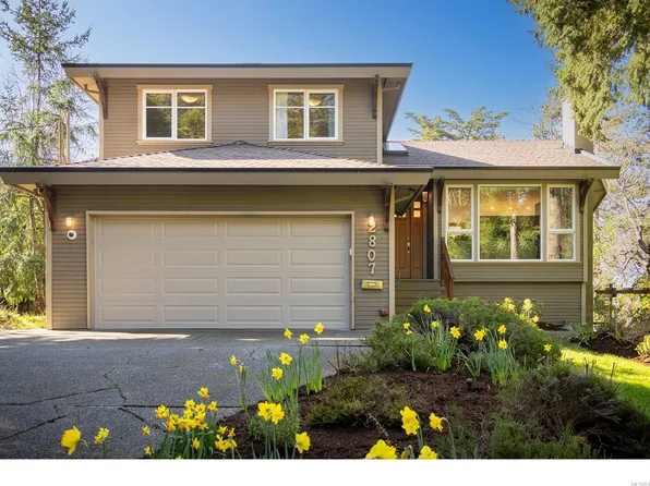 2807 Tudor Ave, Saanich, BC V8N 1L6