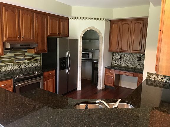 4th image of 6809 Lexington Park Blvd