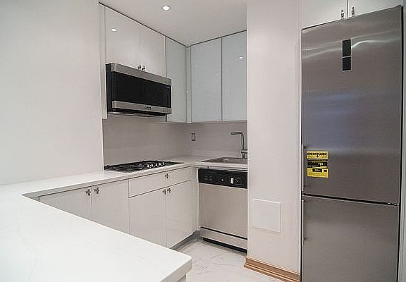 5th image of 150 W 58th St #6AB