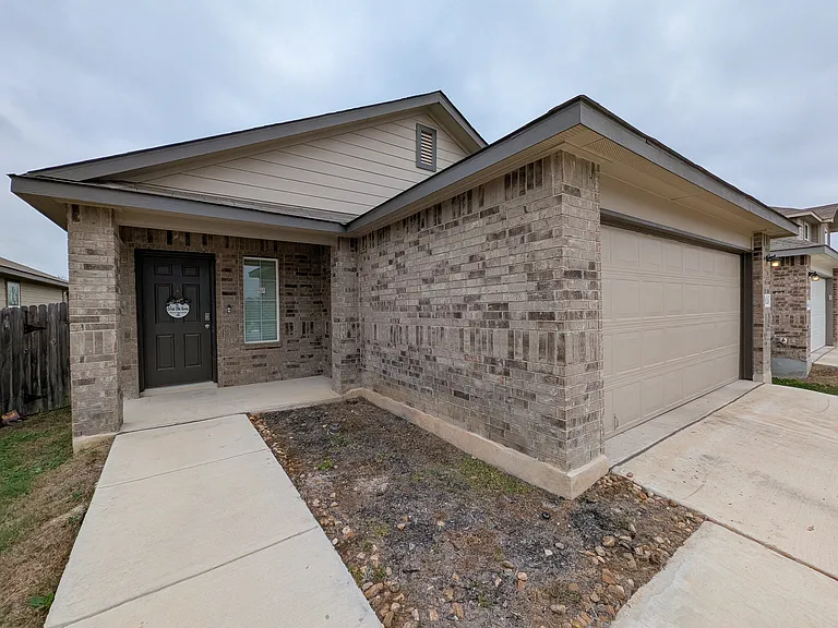3526 Angus Xing — Photo 3