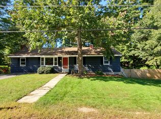 12 Edgewood St, Derry, NH 03038