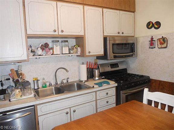 3rd image of 12103 Buckingham Ave
